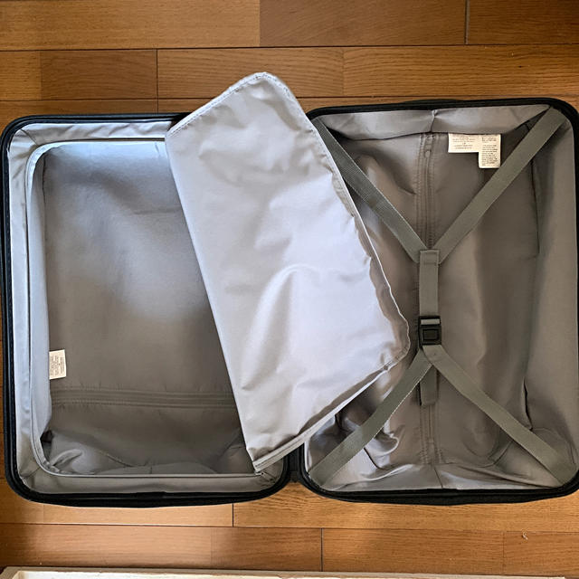 MUJI (無印良品)(ムジルシリョウヒン)のMUJIストッパー付きハードキャリー小型35Lネイビー インテリア/住まい/日用品の日用品/生活雑貨/旅行(旅行用品)の商品写真