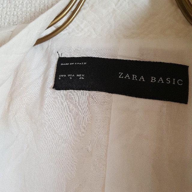 ZARA(ザラ)のZARA BASIC　白コットン ジャケット レディースのジャケット/アウター(ノーカラージャケット)の商品写真