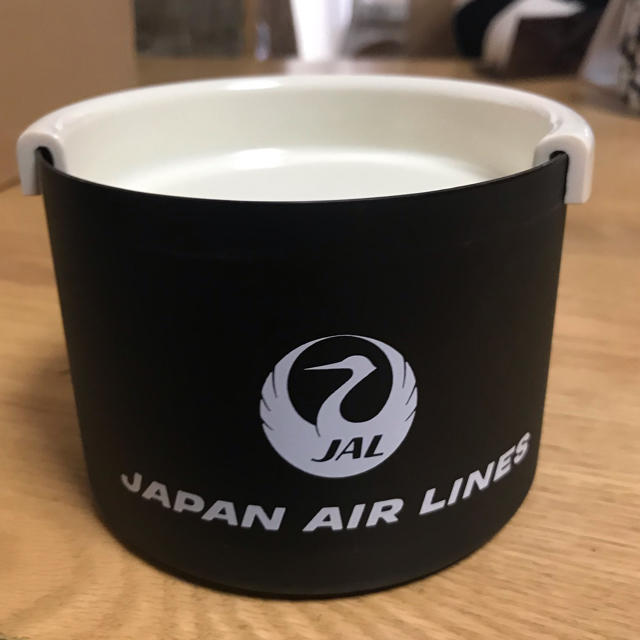 JAL(日本航空)(ジャル(ニホンコウクウ))のJALオリジナルアルミ灰皿 インテリア/住まい/日用品のインテリア小物(灰皿)の商品写真