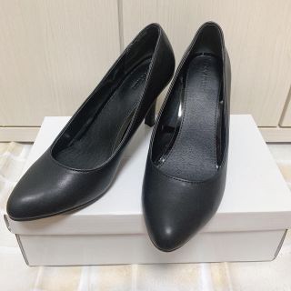 ユニクロ(UNIQLO)のパンプス　黒　23cm(ハイヒール/パンプス)