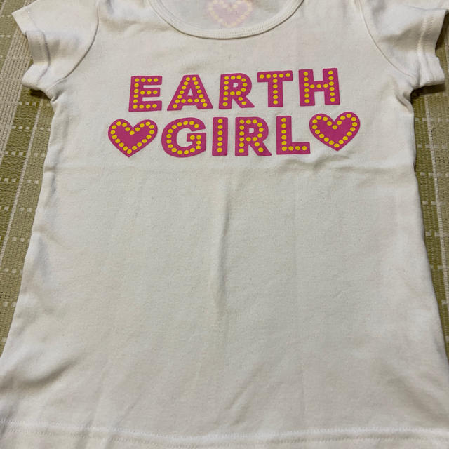 EARTHMAGIC(アースマジック)のアースマジック130センチティーシャツ キッズ/ベビー/マタニティのキッズ服女の子用(90cm~)(Tシャツ/カットソー)の商品写真