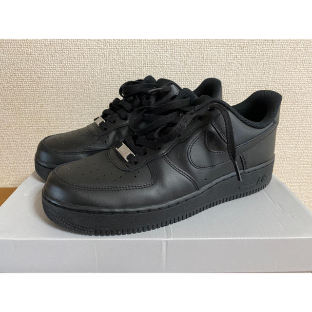 スニーカーNIKE AIR FORCE1 07 27㎝　(黒)