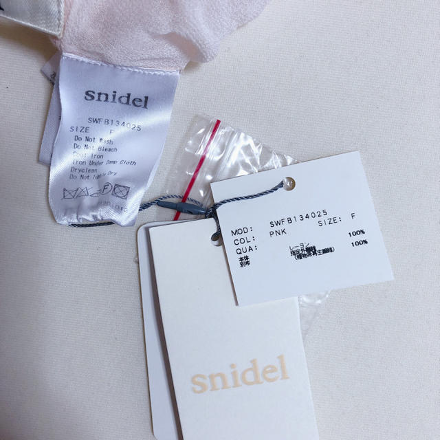 SNIDEL(スナイデル)の新品未使用スナイデル　トップス　シースルー レディースのトップス(カットソー(半袖/袖なし))の商品写真