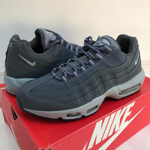 NIKE(ナイキ)のNIKE AIR MAX 95 グレー 27.5cm 希少モデル！！ メンズの靴/シューズ(スニーカー)の商品写真