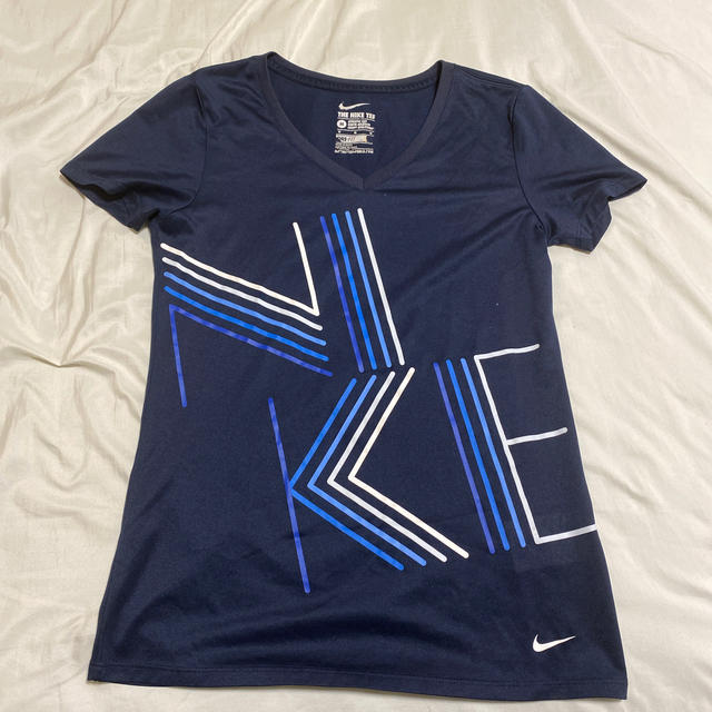 NIKE(ナイキ)のNIKE Tシャツ Mサイズ ネイビー レディースのトップス(Tシャツ(半袖/袖なし))の商品写真