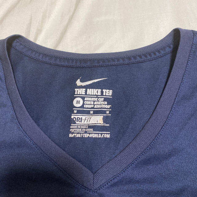 NIKE(ナイキ)のNIKE Tシャツ Mサイズ ネイビー レディースのトップス(Tシャツ(半袖/袖なし))の商品写真