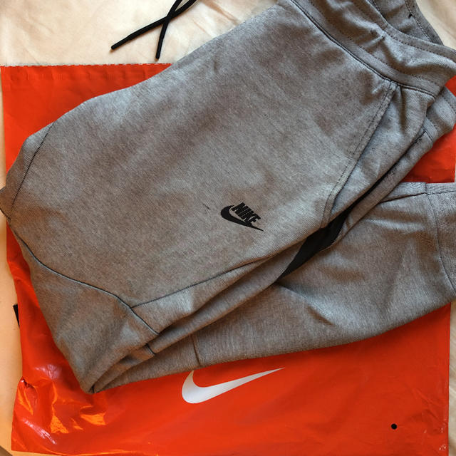 NIKE(ナイキ)の【定価以下】NIKE ナイキ テックフリースジョガーパンツ グレー　M メンズのパンツ(その他)の商品写真