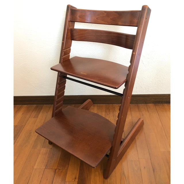 Stokke(ストッケ)のストッケSTOKKE トリップトラップ（ウォールナットブラウン） キッズ/ベビー/マタニティの寝具/家具(その他)の商品写真