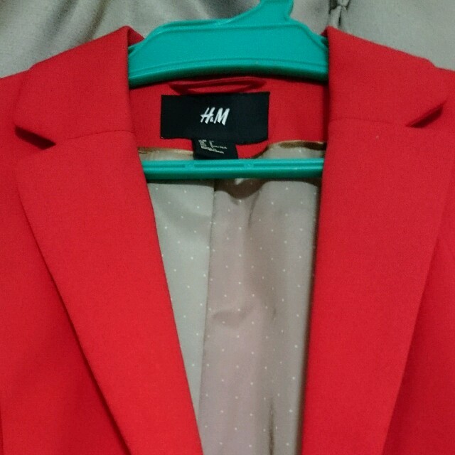 H&M 赤ジャケット レディースのジャケット/アウター(ミリタリージャケット)の商品写真