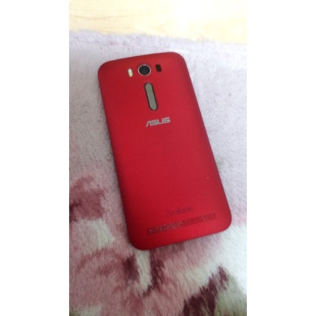 ASUS(エイスース)のZenfone 2 Laser ZE500KL 中古品 備品付き Red スマホ/家電/カメラのスマートフォン/携帯電話(スマートフォン本体)の商品写真