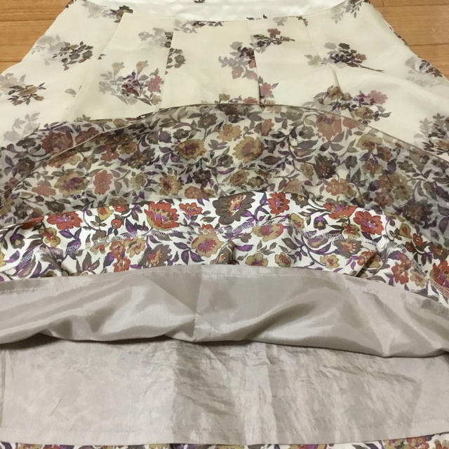 NEWYORKER(ニューヨーカー)のニューヨーカー　スカート  花柄 レディースのスカート(ひざ丈スカート)の商品写真