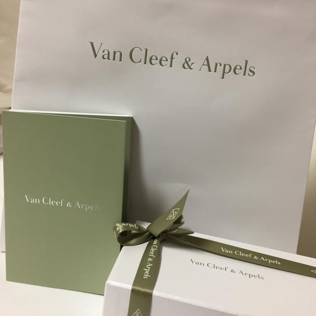 Van Cleef & Arpels(ヴァンクリーフアンドアーペル)のヴァンクリ★ギヨシェ ブレスレット イエローゴールド レディースのアクセサリー(ブレスレット/バングル)の商品写真