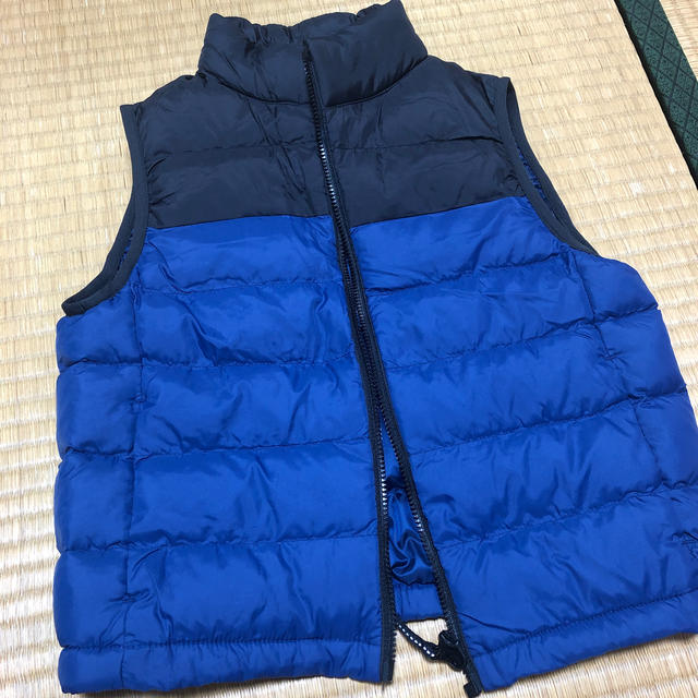 UNIQLO(ユニクロ)のUNIQLO ダウンベスト キッズ/ベビー/マタニティのキッズ服男の子用(90cm~)(ジャケット/上着)の商品写真