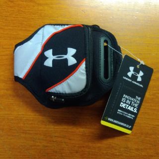 アンダーアーマー(UNDER ARMOUR)のアンダーアーマー　ランナーズアームバンド(トレーニング用品)