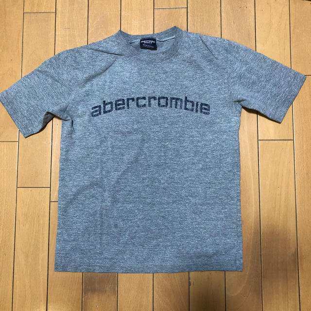 Abercrombie&Fitch(アバクロンビーアンドフィッチ)のアバクロキッズ　Tシャツ　サイズS  キッズ/ベビー/マタニティのキッズ服男の子用(90cm~)(Tシャツ/カットソー)の商品写真