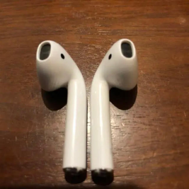 Apple(アップル)のAirPods (第1世代) スマホ/家電/カメラのオーディオ機器(ヘッドフォン/イヤフォン)の商品写真