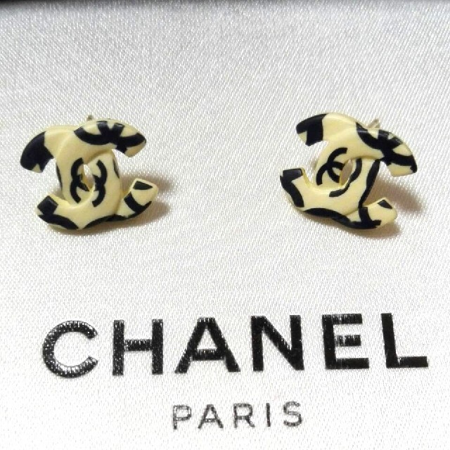 Chanel 正規品 シャネル ロゴ ピアス ペアの通販 By Yumeまま S Shop シャネルならラクマ