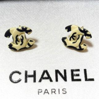 シャネル ロゴ ピアス ベージュ系 の通販 11点 Chanelのレディースを買うならラクマ