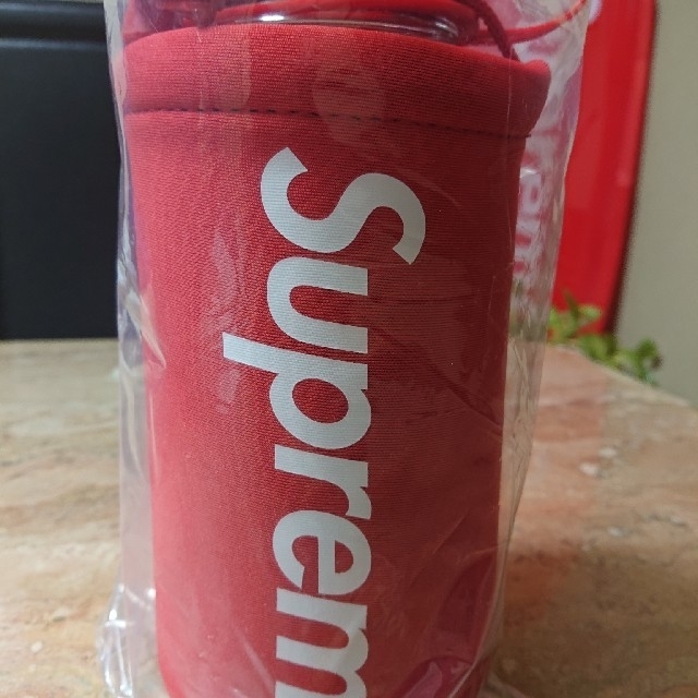 Supreme(シュプリーム)のSupreme20ss week1 Nalgene 32oz. Bottle2赤 インテリア/住まい/日用品のキッチン/食器(タンブラー)の商品写真