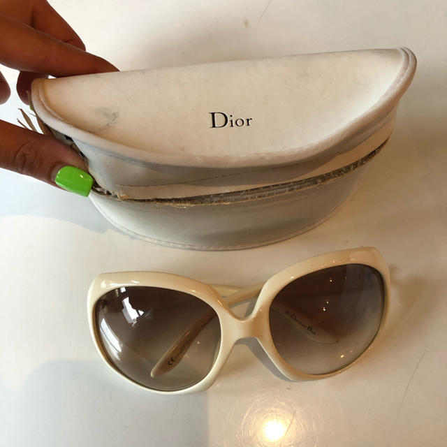 Dior(ディオール)のDior サングラス　ホワイト　 レディースのファッション小物(サングラス/メガネ)の商品写真