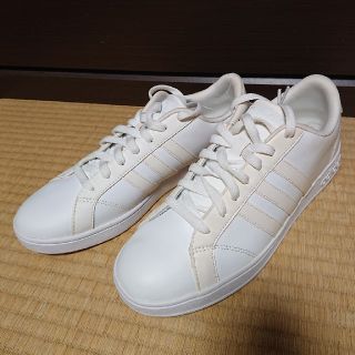 アディダス(adidas)のアディダス 28 白(スニーカー)