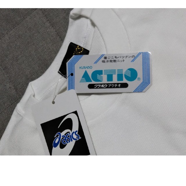 asics(アシックス)のasics 白 Tシャツ130サイズ キッズ/ベビー/マタニティのキッズ服男の子用(90cm~)(Tシャツ/カットソー)の商品写真