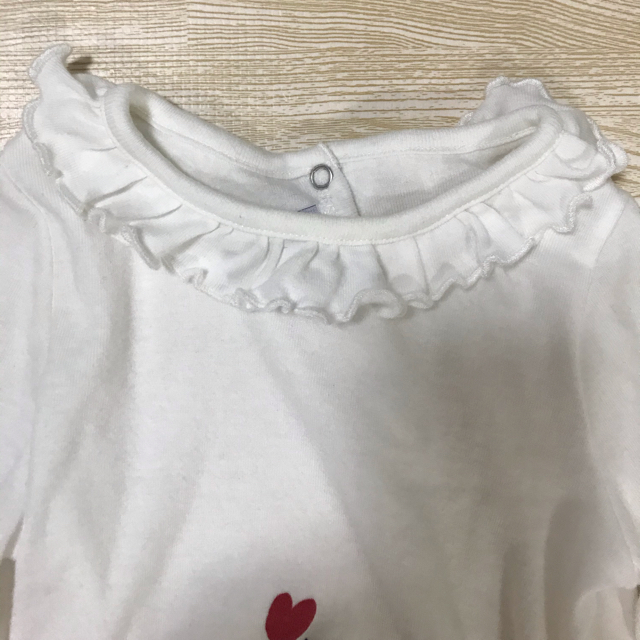 PETIT BATEAU(プチバトー)のプチバトー　フリルカットソー キッズ/ベビー/マタニティのベビー服(~85cm)(シャツ/カットソー)の商品写真