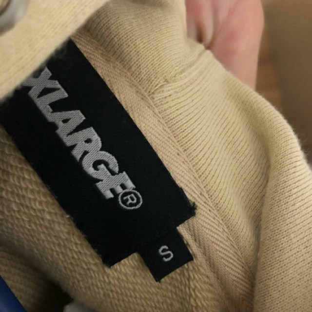 XLARGE(エクストララージ)のXLARGEパーカー（ベージュ) メンズのトップス(スウェット)の商品写真