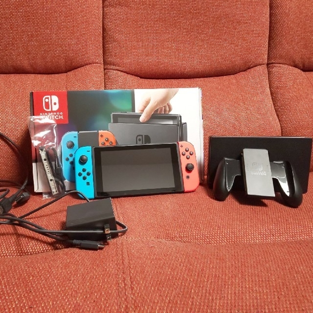 【値下げ】任天堂Switch 本体 ネオンレッド ネオンブルー