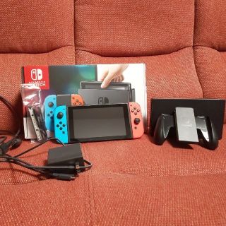 ニンテンドースイッチ(Nintendo Switch)の【値下げ】任天堂Switch 本体 ネオンレッド ネオンブルー(家庭用ゲーム機本体)