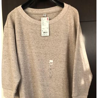 ユニクロ(UNIQLO)のユニクロ　ワッフルクルーネックT（七分袖）新品！ベージュ　お値下げしました！(Tシャツ(長袖/七分))