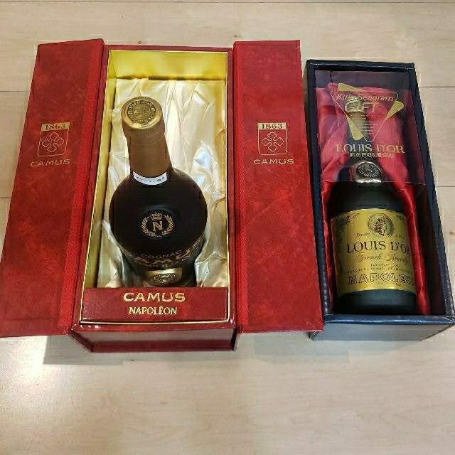 古酒　CAMUS COGNAC NAPOLEON3本とLOUIS D'OR1本 食品/飲料/酒の酒(ブランデー)の商品写真