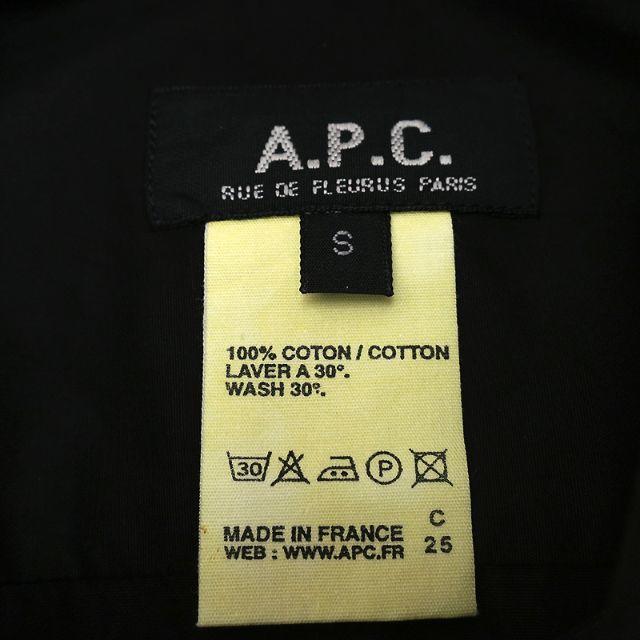 A.P.C(アーペーセー)のフランス製 APC アーペーセー　シンプルなブラックシャツ メンズのトップス(シャツ)の商品写真