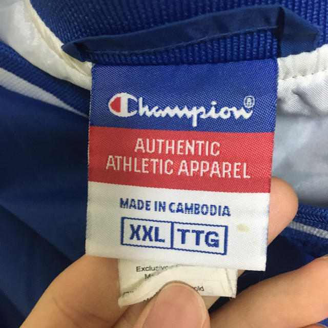 Champion(チャンピオン)のchampion ナイロン　オーバーサイズ　古着 メンズのジャケット/アウター(ナイロンジャケット)の商品写真