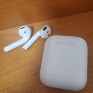 アップル(Apple)のairpods 第２世代　正規品(ヘッドフォン/イヤフォン)