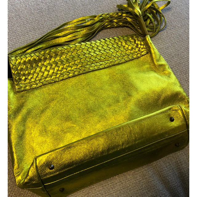 H.P.FRANCE(アッシュペーフランス)のclaramonte クララモンテ　メタリックイエロー　ショルダーバッグ レディースのバッグ(ショルダーバッグ)の商品写真