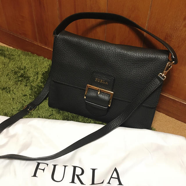 【入手困難/美品】FURLA ベルトショルダーバッグ ブラック