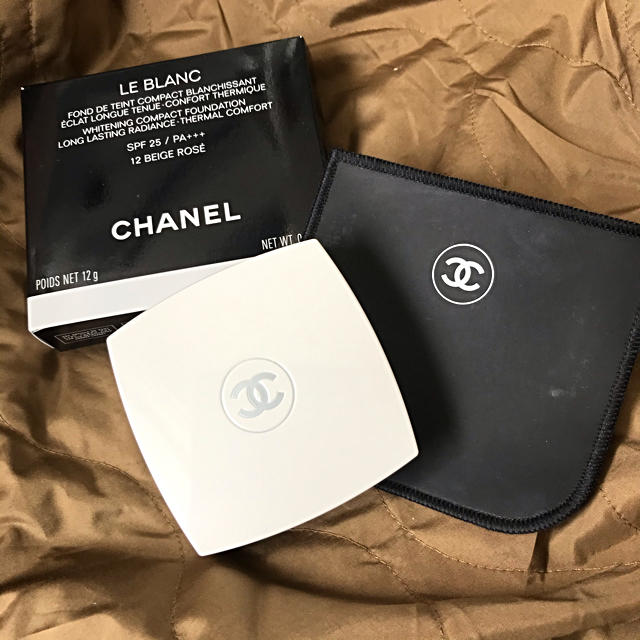 CHANEL(シャネル)のCHANEL ファンデーション　ルブラン　コンパクトラディアンス12ベージュロゼ コスメ/美容のベースメイク/化粧品(ファンデーション)の商品写真