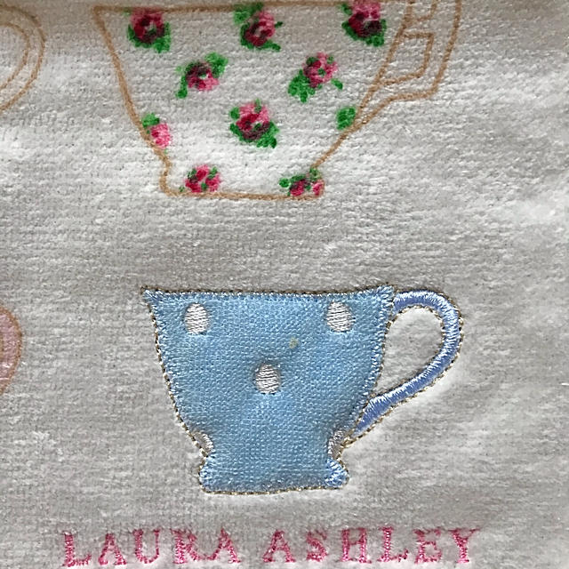 LAURA ASHLEY(ローラアシュレイ)のローラアシュレイ　ハンカチタオル レディースのファッション小物(ハンカチ)の商品写真