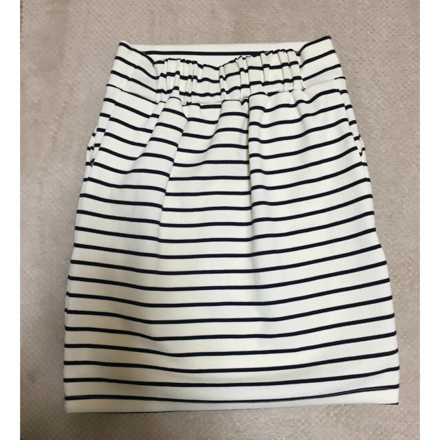 EMSEXCITE(エムズエキサイト)の白×ネイビー ボーダースカート 美品 レディースのスカート(ひざ丈スカート)の商品写真