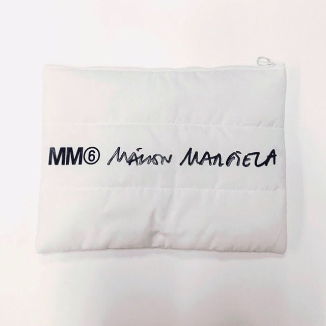 MM6(エムエムシックス)のMM⑥ SPUR 付録 Maison Margiela パデッドポーチ レディースのファッション小物(ポーチ)の商品写真