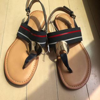 トミーヒルフィガー(TOMMY HILFIGER)の新品　トミーTommy ロゴプレートサンダル(サンダル)