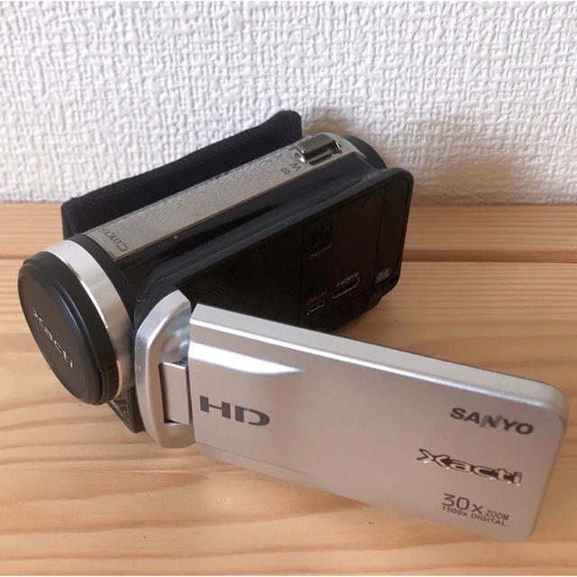 SANYO(サンヨー)のSANYO Ｘａｃｔｉ〔ザクティ〕 DMX-TH1(S)  SDカード付 スマホ/家電/カメラのカメラ(ビデオカメラ)の商品写真
