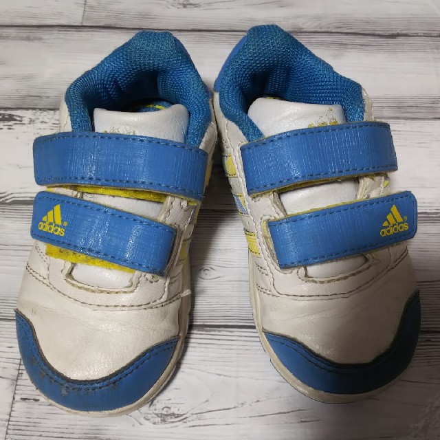 adidas(アディダス)のadidas アディダス スニーカー 13センチ ベビー ホワイト ブルー キッズ/ベビー/マタニティのベビー靴/シューズ(~14cm)(スニーカー)の商品写真