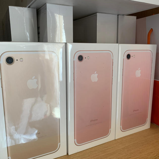 驚きの価格が実現! Apple - 新品 iPhone7 32GB×4台 SIMロック解除済