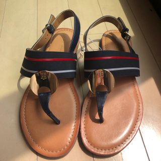 トミーヒルフィガー(TOMMY HILFIGER)の新品　トミー　Tommyロゴプレートサンダル(サンダル)