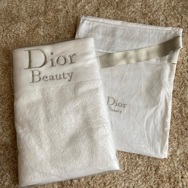 Dior(ディオール)の【新品、未開封】Dior Beauty バスタオル インテリア/住まい/日用品の日用品/生活雑貨/旅行(タオル/バス用品)の商品写真