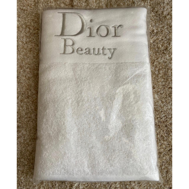 Dior(ディオール)の【新品、未開封】Dior Beauty バスタオル インテリア/住まい/日用品の日用品/生活雑貨/旅行(タオル/バス用品)の商品写真