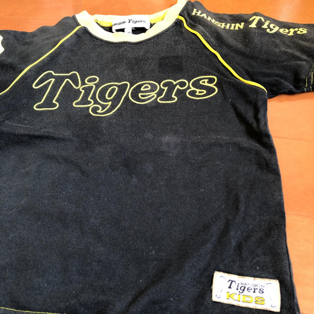 阪神タイガースTシャツ スポーツ/アウトドアの野球(応援グッズ)の商品写真