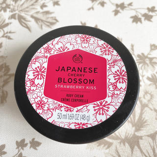 ザボディショップ(THE BODY SHOP)のザボデイショップ　ジャパニーズチェリーブロッサム ストロベリーキス苺キャンディー(ボディクリーム)